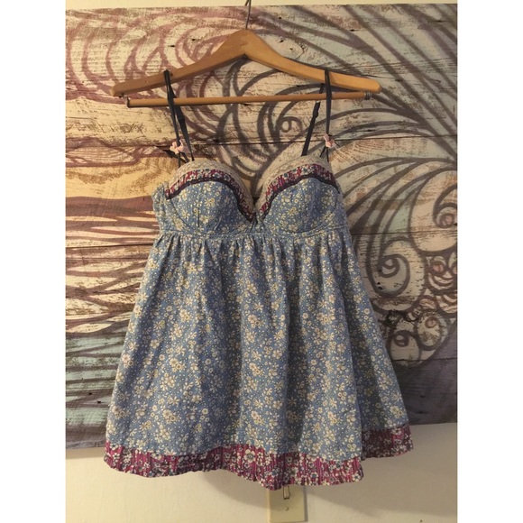 Cute floral top! - Picture 1 of 2