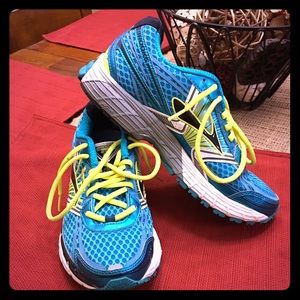 brooks adrenaline gts 14 womens grey