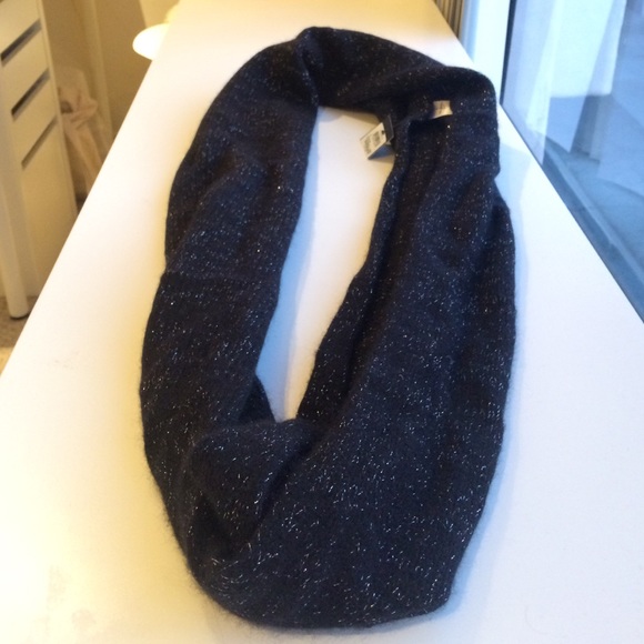 NWT Nordstrom / Halogen Black Glitter Circle Scarf