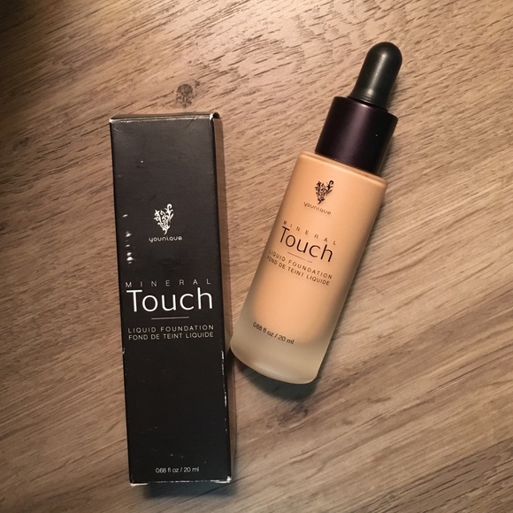 Younique Touch Liquid Foundation "Chiffon" NIB