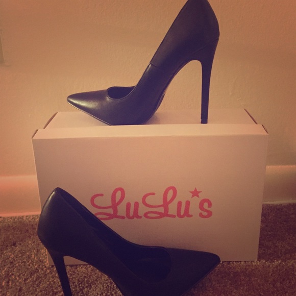 Black GiGi Pumps