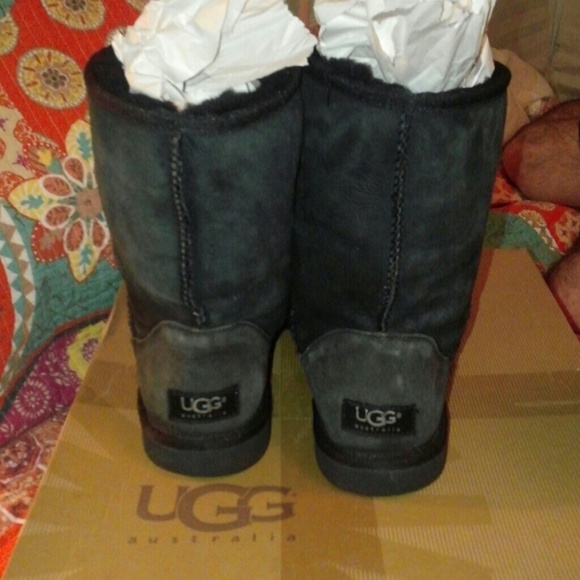 Short Black Uggs