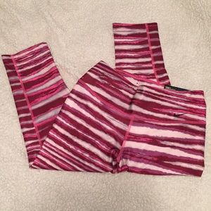 Nike legend 2.0 cropped yoga pants