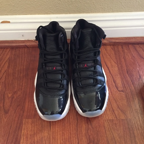 🎉sold🎉 Air Jordan Retro 11 (72-10) (size 4.5y)