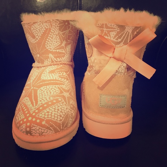 Coral/pink UGG's