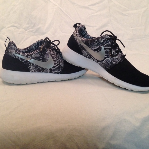 Nike Shoes - Nike roshe (Final Price)