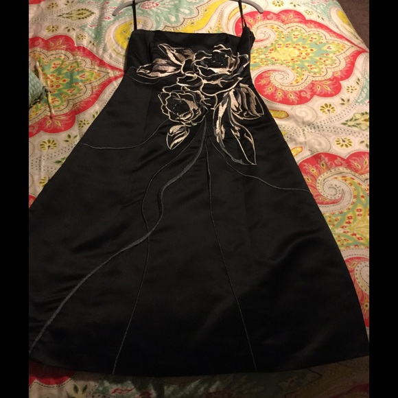 Black house white market dress with dress bag