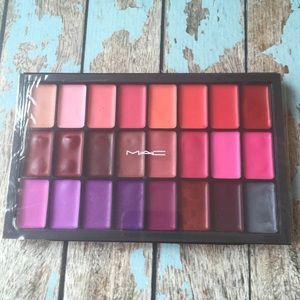 🆕MAC / LA Girl Velvet Matte Lip Palette💋