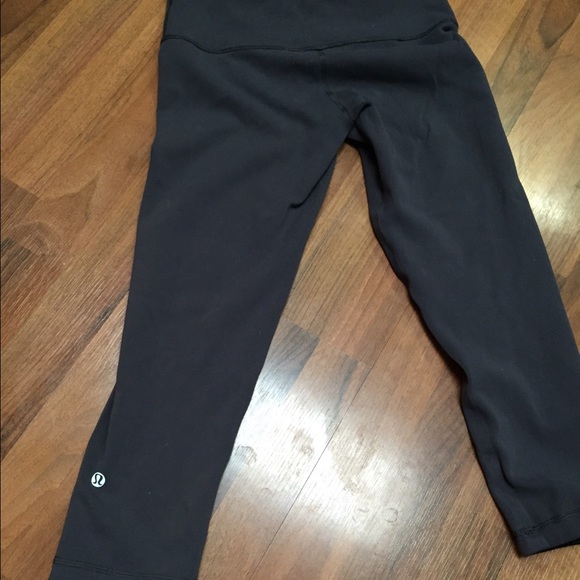 Reversible black and charcoal gray Lululemon crops