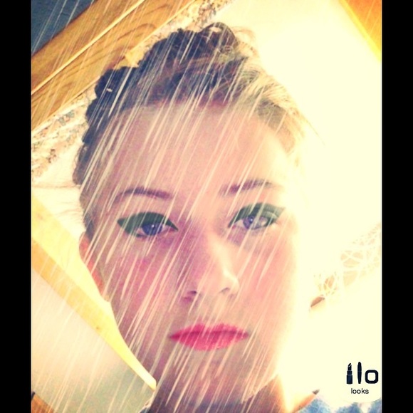 Meet your Posher, Amy - Picture 1 of 1