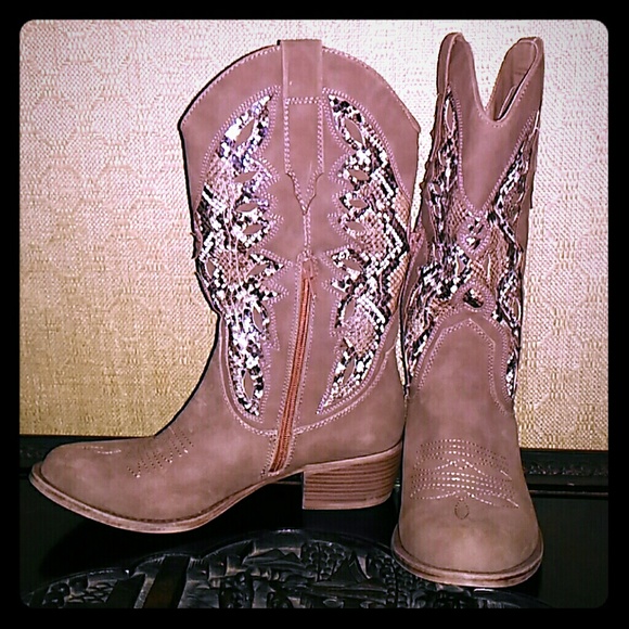 👢Cowboy boots🐎 Lime light