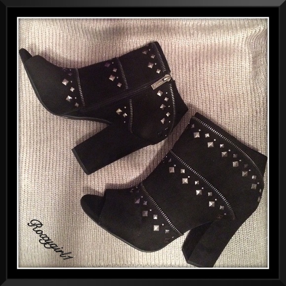 Jessica Simpson Shoes - 🎉HP🎉Jessica Simpson Peep Toe Studded Booties