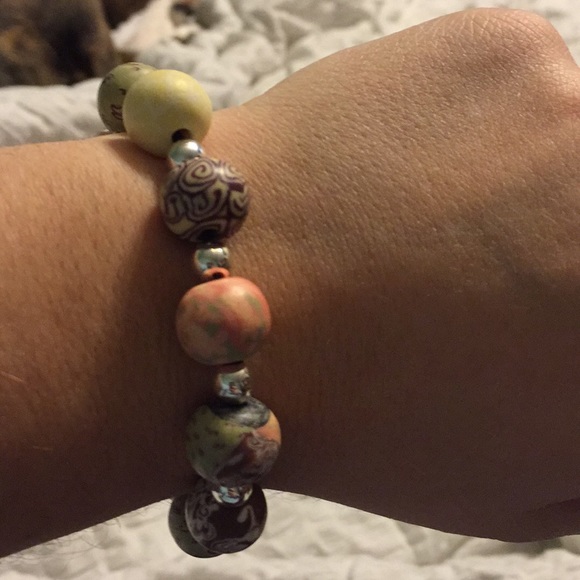 Viva Beads multicolored bracelet. - Picture 2 of 2