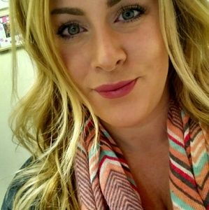 Meet your Posher, Crystal