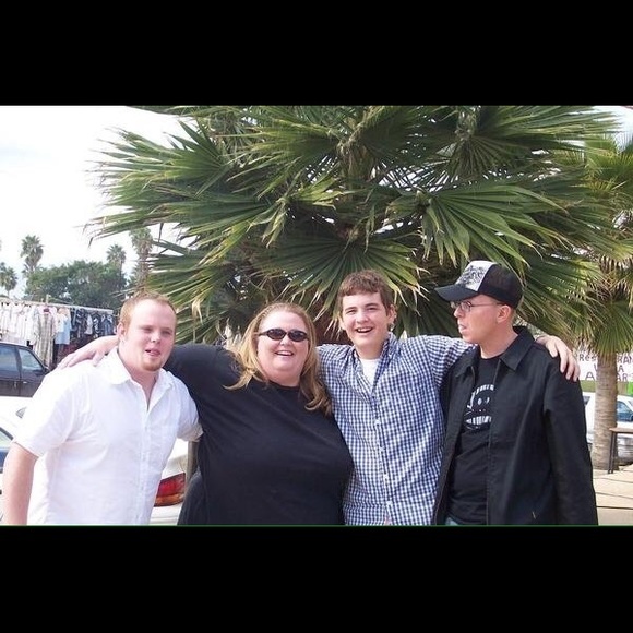 MEET YOUR POSHER - Picture 4 of 4