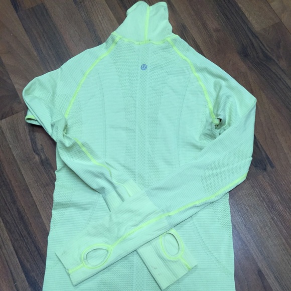 Yellow Lululemon run swiftly turtleneck