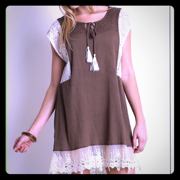 💙 Host Pic  Mocha Lace Tunic - Picture 2 of 3