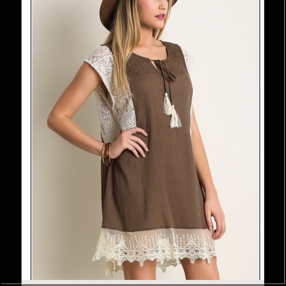 Trindy Clozet Boutique Dresses & Skirts - 💙 Host Pic  Mocha Lace Tunic