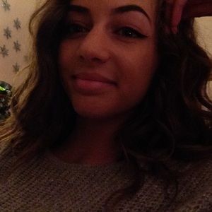 Meet your Posher, Chloe