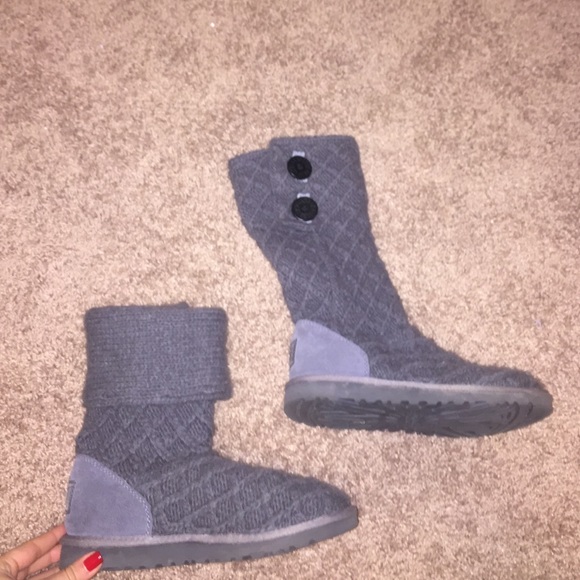 Grey knit UGG boots, women's 6.5 or kids 4!