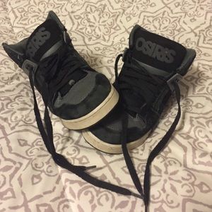 Boys black & gray Osiris hi tops Boys black & gray Osiris hi tops