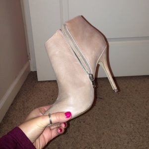 Steve Madden tan cream booties