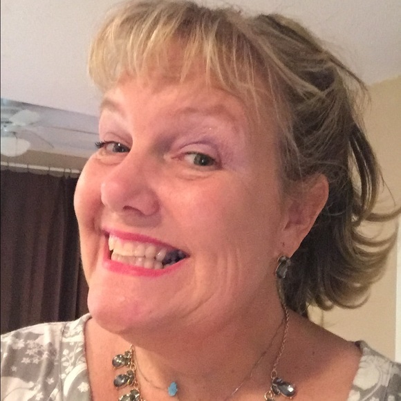 Meet your Posher, Pam - Picture 2 of 2