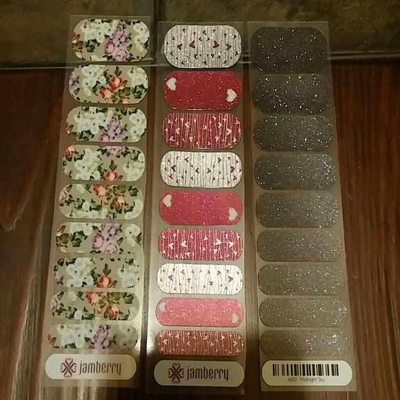🚫Sold on mercari🚫 4 jamberry half sheets