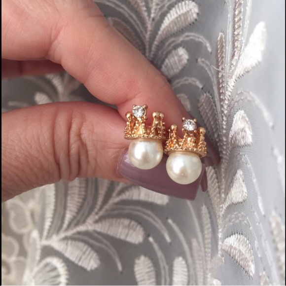 2/$15 Crown & Faux Pearl Earrings - Picture 2 of 4