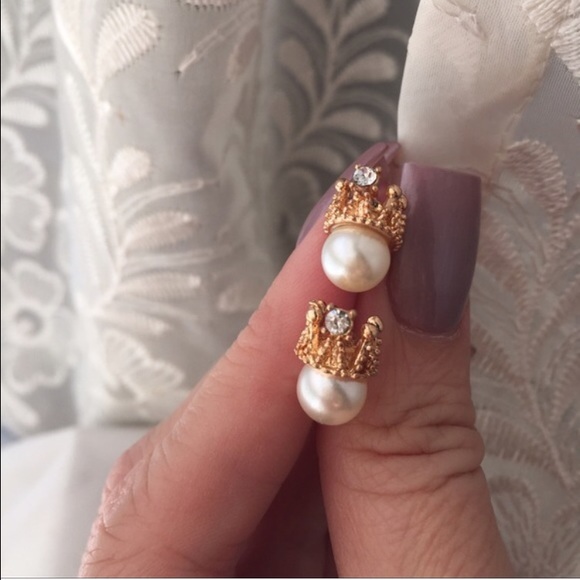 2/$15 Crown & Faux Pearl Earrings - Picture 4 of 4