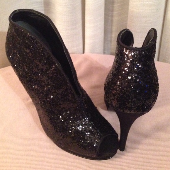 Designer Shoes - Picture 2 of 3