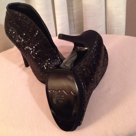 Designer Shoes - Picture 3 of 3