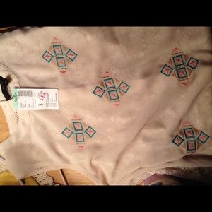 Sleeveless, tribal print lace back shirt