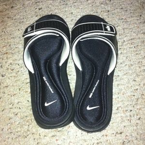 nike slides never worn