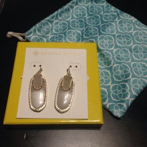 Kendra Scott Elle sized earring