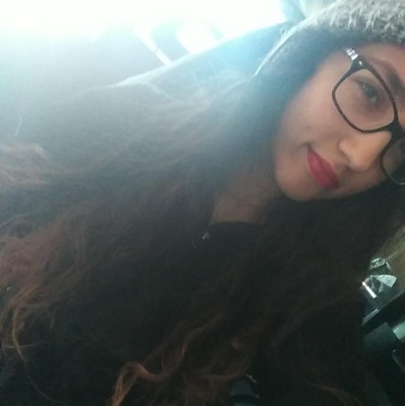 Meet your Posher, Farrah - Picture 2 of 4