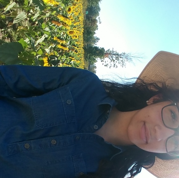 Meet your Posher, Farrah - Picture 3 of 4