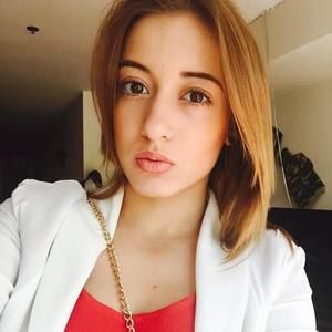 Meet your Posher, Carolina