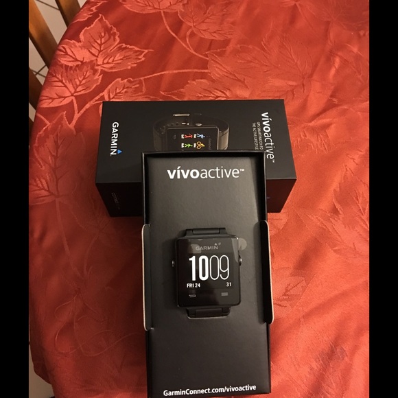 Garmin vivoactive GPS Smartwatch - Picture 2 of 4