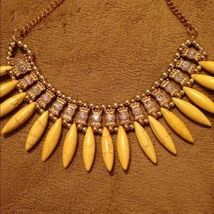 Brand new yellow statement necklace . 🎉🎁👑!