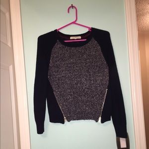 Small "Rewind" navy blue zipper sweater
