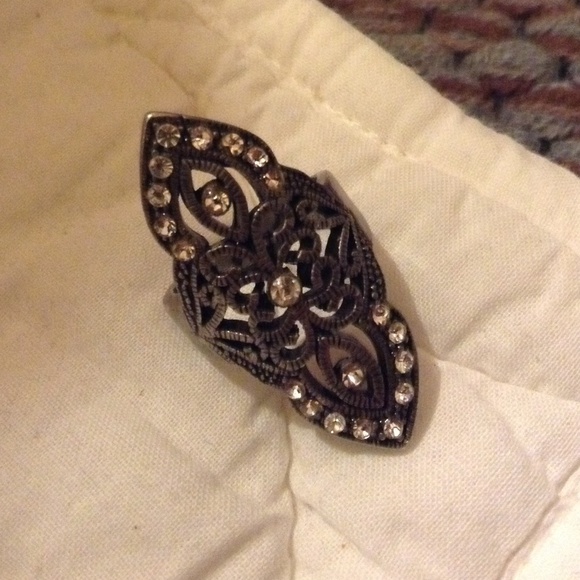 Filigree sparkle cocktail ring