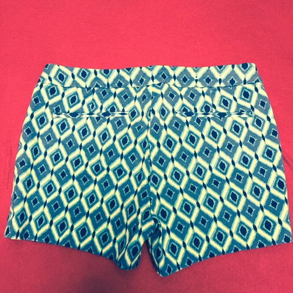 Dalia Collection printed shorts! - Picture 3 of 4