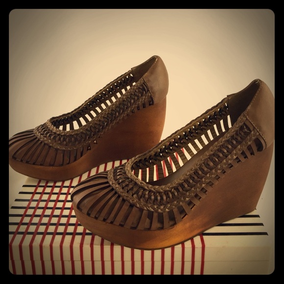 Fiel leather wedges. Size 9