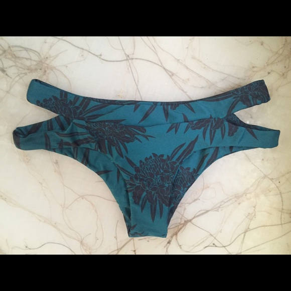 Mikoh BRAND NEW Puka Puka Bottoms