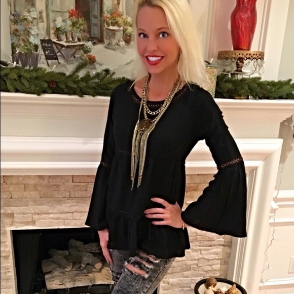 Tops - Beautiful boho bell sleeve top w/embroidery!