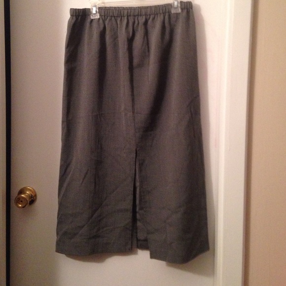 Kathie Lee black and white suit - Picture 3 of 4