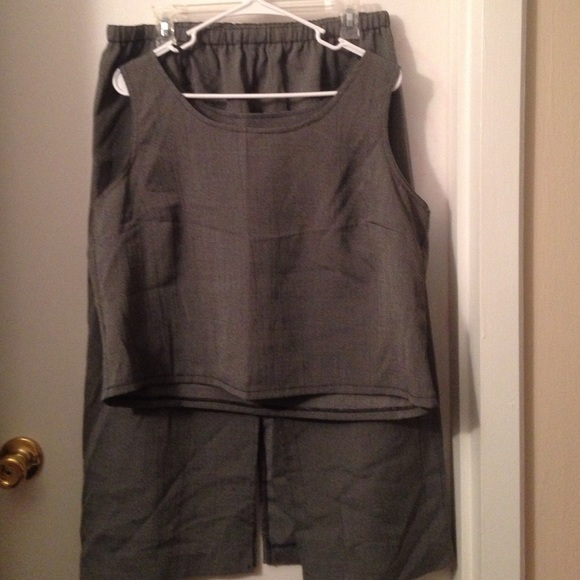 Kathie Lee black and white suit - Picture 4 of 4