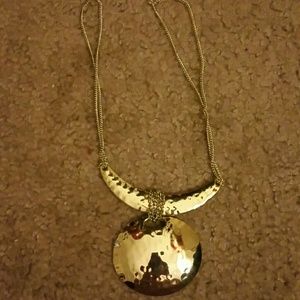 Metal gold colored necklace