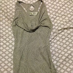 Grey gym shirt size smell